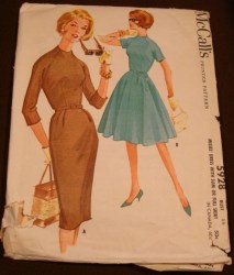 5928 1961 MCCALLS RAGLAN SLV SLIM-FLARE DRESS,BELT PATTERN 14 34 OR 12 32B